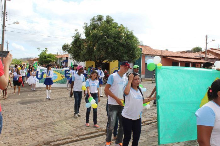 Desfile cívico de 7 de setembro reúne alunos e familiares e a comunidade em geral - Imagem 179