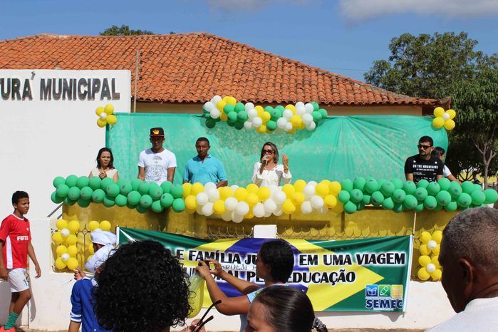 Desfile cívico de 7 de setembro reúne alunos e familiares e a comunidade em geral - Imagem 257