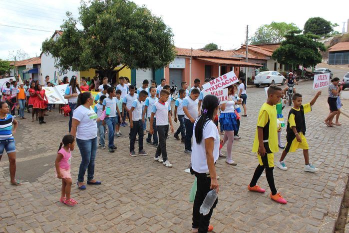 Desfile cívico de 7 de setembro reúne alunos e familiares e a comunidade em geral - Imagem 176