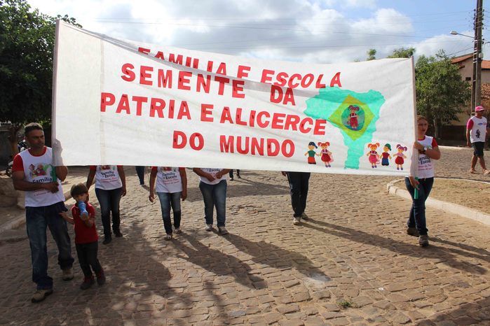 Desfile cívico de 7 de setembro reúne alunos e familiares e a comunidade em geral - Imagem 36