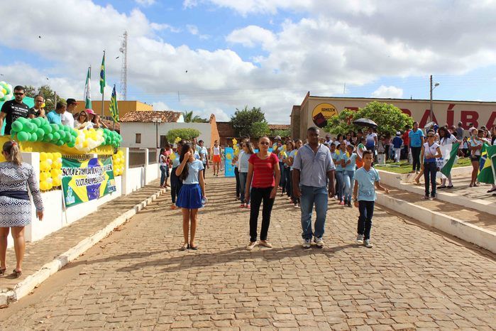 Desfile cívico de 7 de setembro reúne alunos e familiares e a comunidade em geral - Imagem 199