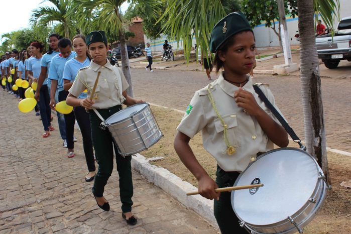 Desfile cívico de 7 de setembro reúne alunos e familiares e a comunidade em geral - Imagem 152