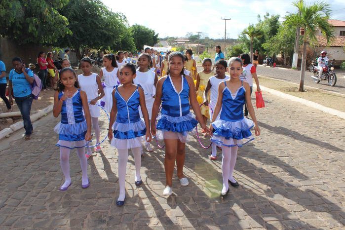 Desfile cívico de 7 de setembro reúne alunos e familiares e a comunidade em geral - Imagem 44