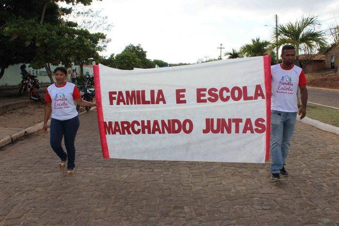 Desfile cívico de 7 de setembro reúne alunos e familiares e a comunidade em geral - Imagem 77