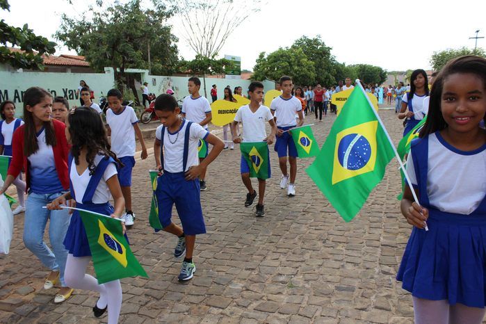 Desfile cívico de 7 de setembro reúne alunos e familiares e a comunidade em geral - Imagem 111