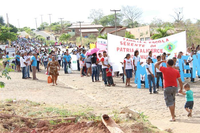Desfile cívico de 7 de setembro reúne alunos e familiares e a comunidade em geral - Imagem 18