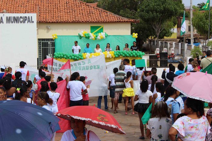 Desfile cívico de 7 de setembro reúne alunos e familiares e a comunidade em geral - Imagem 244