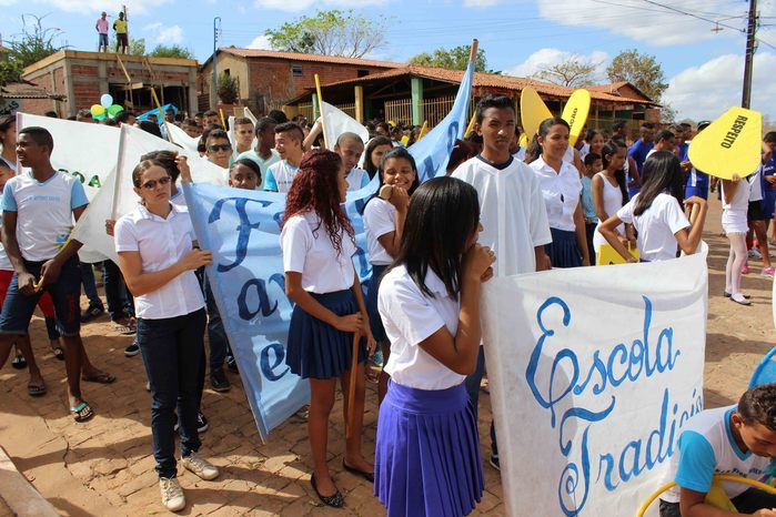 Desfile cívico de 7 de setembro reúne alunos e familiares e a comunidade em geral - Imagem 249