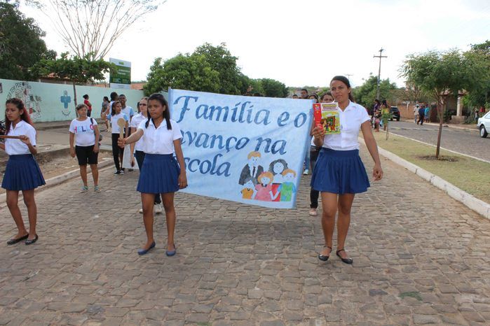 Desfile cívico de 7 de setembro reúne alunos e familiares e a comunidade em geral - Imagem 98