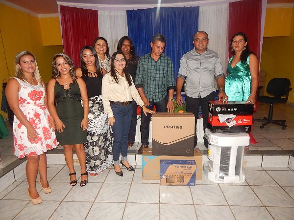 Prefeito entrega novos equipamentos para as Conselheiras empossadas - Imagem 1