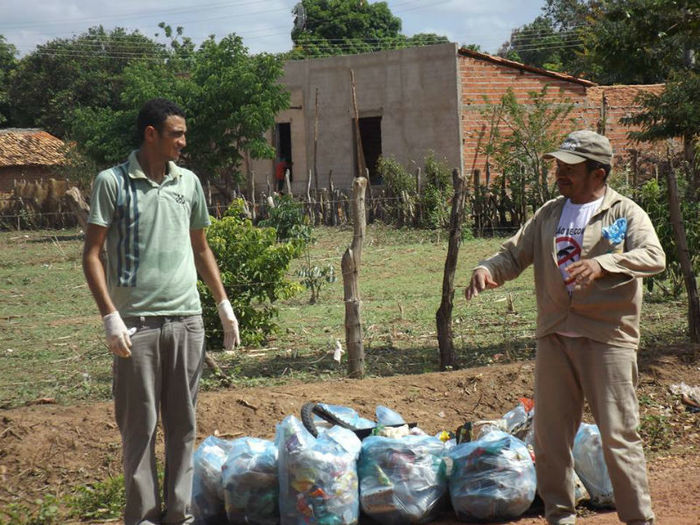  Faxina nos bairros, na luta pra não deixa o mosquito nascer. - Imagem 3