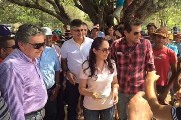 Prefeito Tonho Veríssimo acompanhado da deputada Liziê Coelho e Sec. de Mineração do Estado Luiz Coelho (Crédito: Adones da Silva)