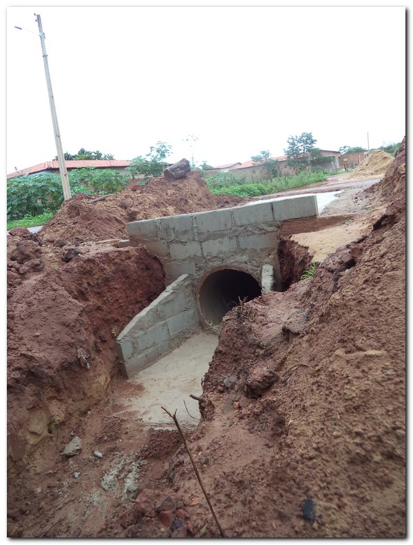 Prefeitura Municipal e Secretaria de Obras constroem Bueiro - Imagem 4