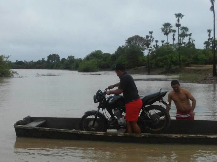 POPULAÇÃO DE BOA HORA COMEMORA CHEGADA DAS CHUVAS E CHEIA DO RIO LO - Imagem 1