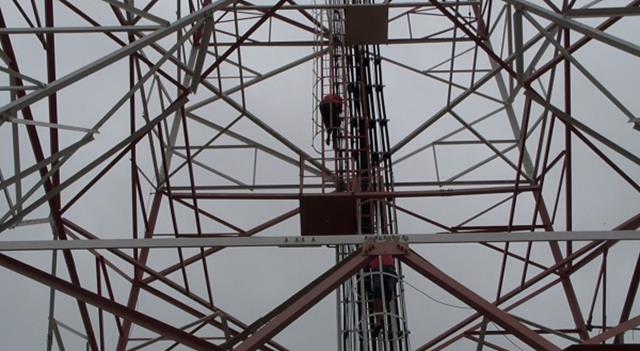 Homem traído sobe em torre de telefonia ameaça se jogar - Imagem 4