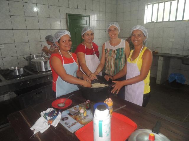 Merendeiras de Água Branca participam de capacitação - Imagem 2
