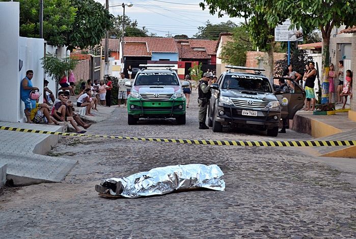 Contador morre após cair de moto tentando desviar de cachorro - Imagem 1