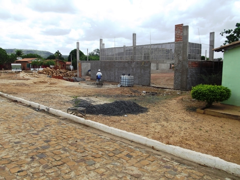 ESPORTE: Quadra coberta pode ser concluída até o meio do ano