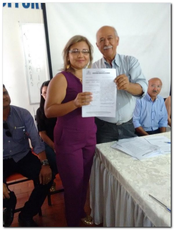 Prefeito Dr. Moura nomeia e empossa novos 28 funcionários - Imagem 18