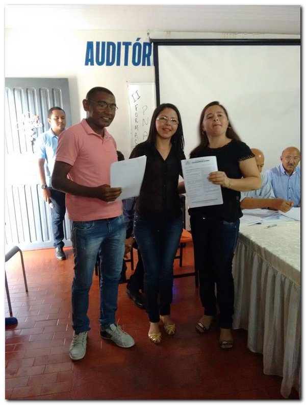 Prefeito Dr. Moura nomeia e empossa novos 28 funcionários - Imagem 16