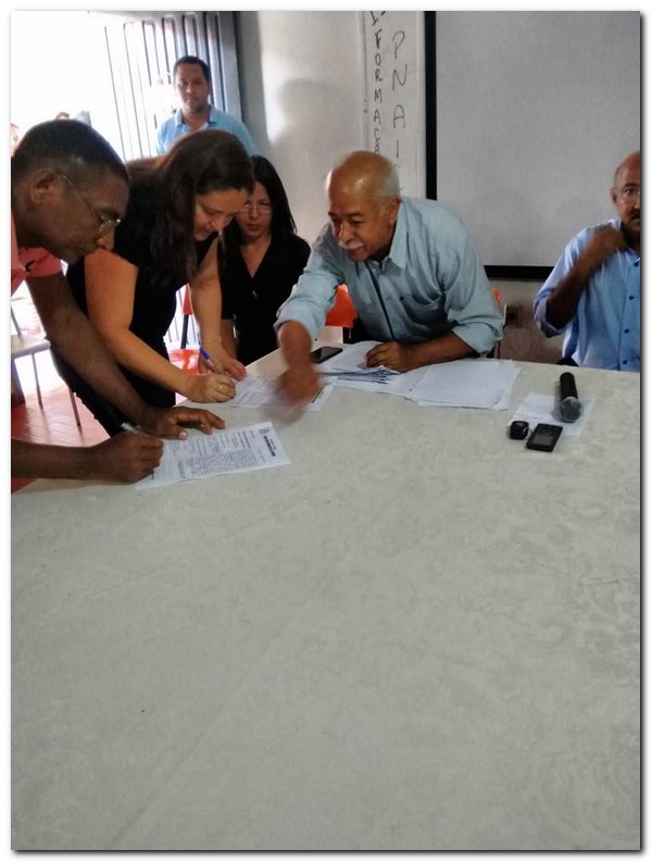 Prefeito Dr. Moura nomeia e empossa novos 28 funcionários - Imagem 29