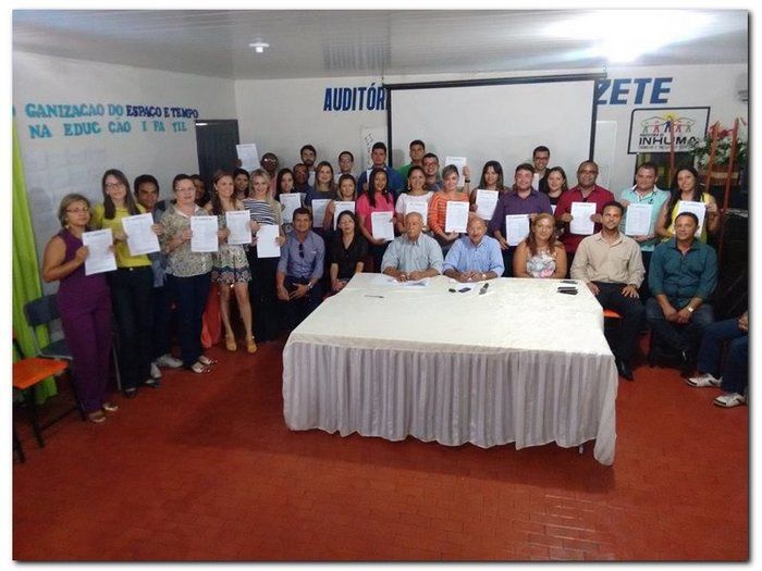 Prefeito Dr. Moura nomeia e empossa novos 28 funcionários - Imagem 34