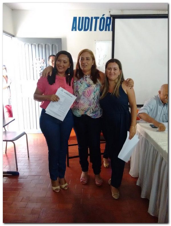 Prefeito Dr. Moura nomeia e empossa novos 28 funcionários - Imagem 10