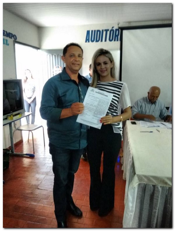 Prefeito Dr. Moura nomeia e empossa novos 28 funcionários - Imagem 22