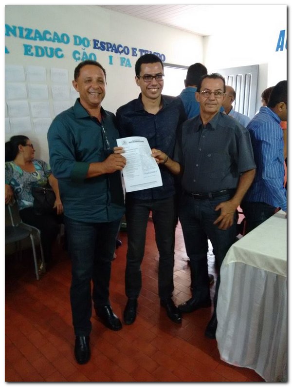 Prefeito Dr. Moura nomeia e empossa novos 28 funcionários - Imagem 13