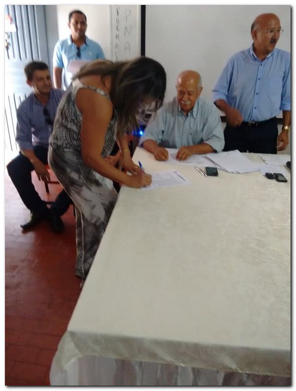 Prefeito Dr. Moura nomeia e empossa novos 28 funcionários - Imagem 6