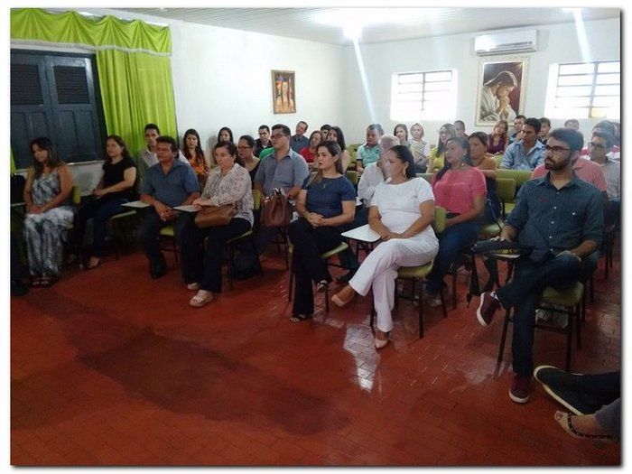 Prefeito Dr. Moura nomeia e empossa novos 28 funcionários - Imagem 2