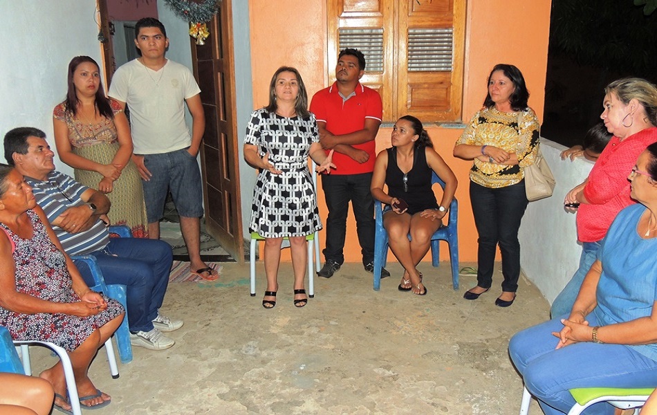 Moradores se reúnem com prefeita e têm reivindicações atendidas 