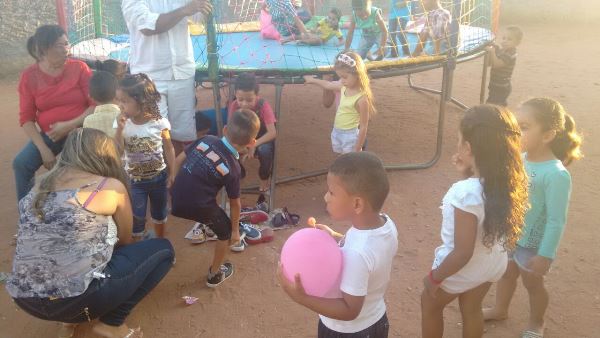 Escolas realizam atividades na semana da criança em Santo Inácio  - Imagem 17