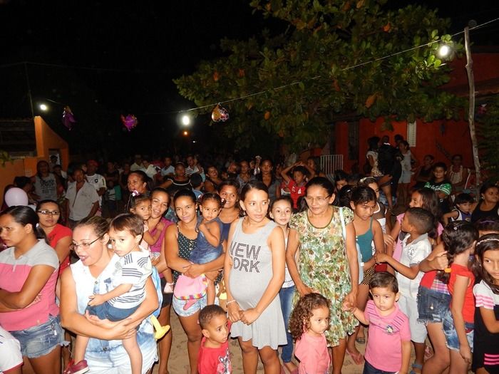 Casal realiza ação social para crianças carentes. - Imagem 18