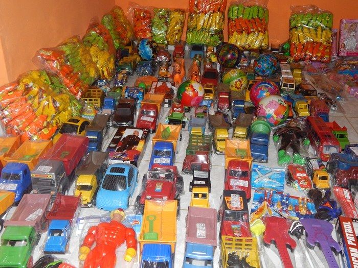 Casal realiza ação social para crianças carentes. - Imagem 3