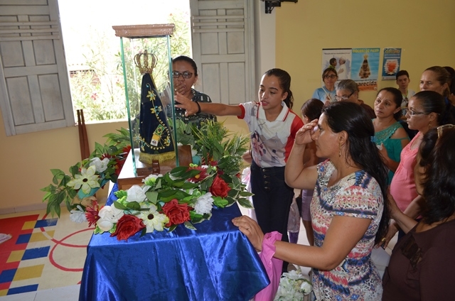 Comunidade católica acolhe a imagem de Nossa Senhora Aparecida. - Imagem 30