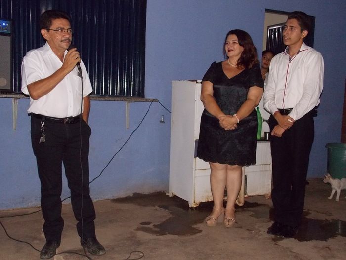 Jovens comemoram formatura com família e amigos. - Imagem 64