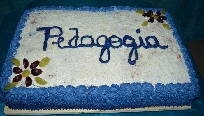 Jovens comemoram formatura com família e amigos. - Imagem 5