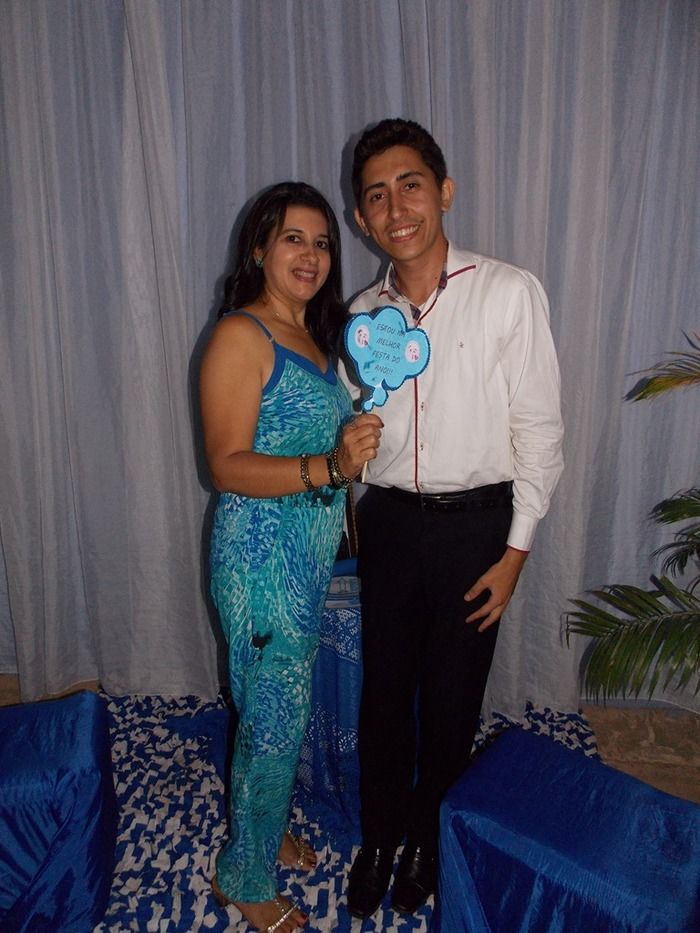 Jovens comemoram formatura com família e amigos. - Imagem 91