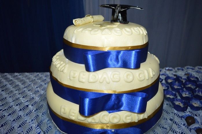 Jovens comemoram formatura com família e amigos. - Imagem 54