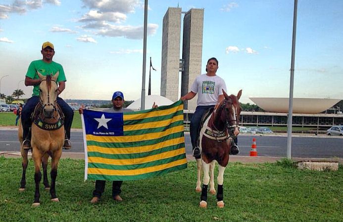 Vaqueiros profissionais de Campo Maior protestam em Brasília - Imagem 1