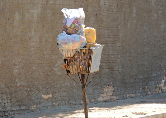 Lixo sufoca parte das ruas e avenida de Pedro II  - Imagem 3