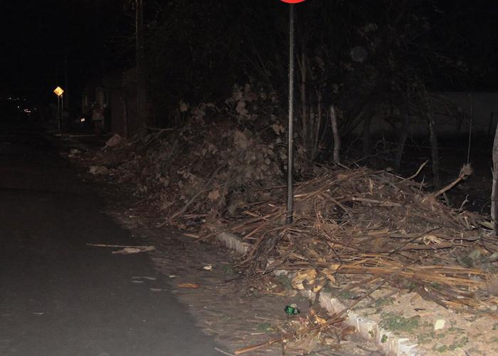 Lixo volta acumular e gera fedor e risco de doenças - Imagem 23