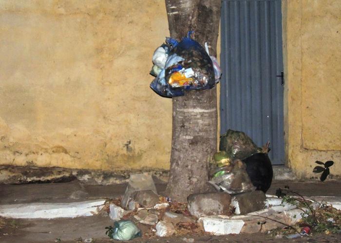 Lixo volta acumular e gera fedor e risco de doenças - Imagem 20