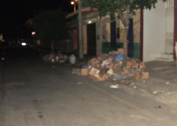 Lixo volta acumular e gera fedor e risco de doenças - Imagem 28