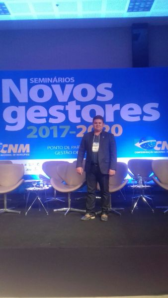 Prefeito eleito de Santo Inácio participa de seminário em Brasília - Imagem 2