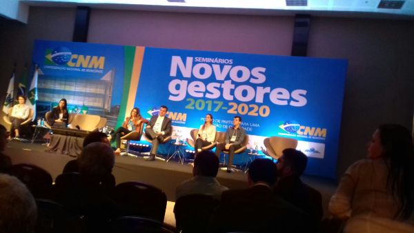 Prefeito eleito de Santo Inácio participa de seminário em Brasília - Imagem 3