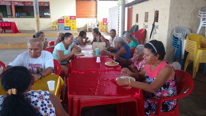 CRAS proporciona dia de lazer para idosos no Club Amarelinho - Imagem 15