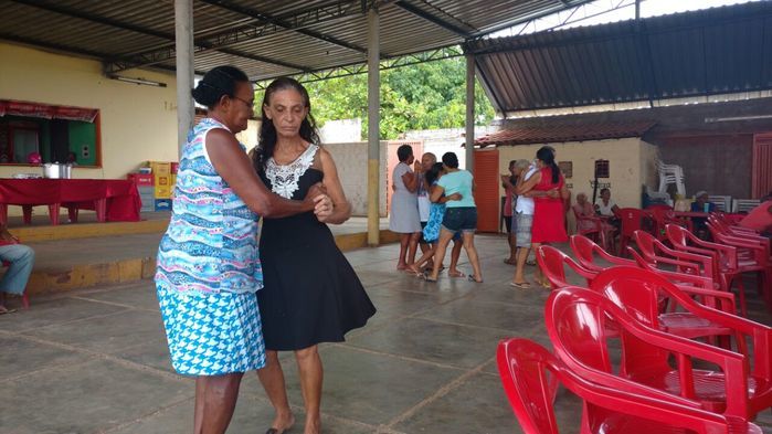 CRAS proporciona dia de lazer para idosos no Club Amarelinho - Imagem 1