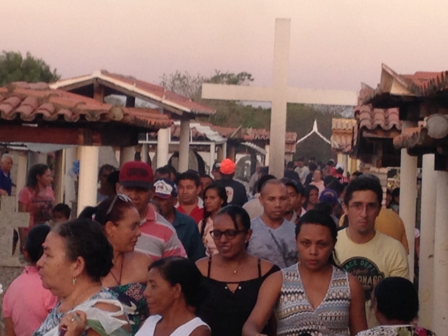 Cemitério São Benedito recebe grande publico no Dia de Finados. Fot - Imagem 1